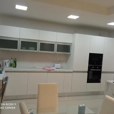 Apartment Private Modern Maisonette At Birguma