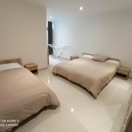 Apartment Private Modern Maisonette At Birguma