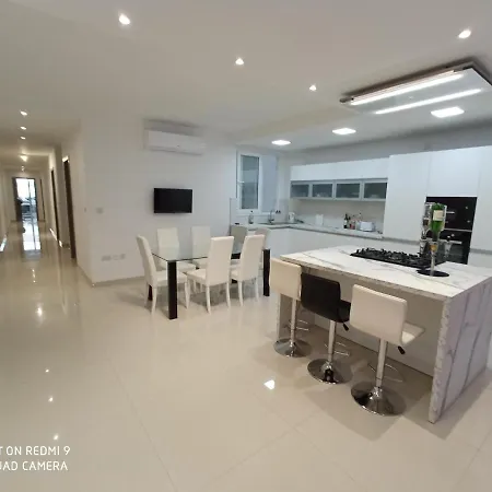 Private Modern Maisonette At Birguma